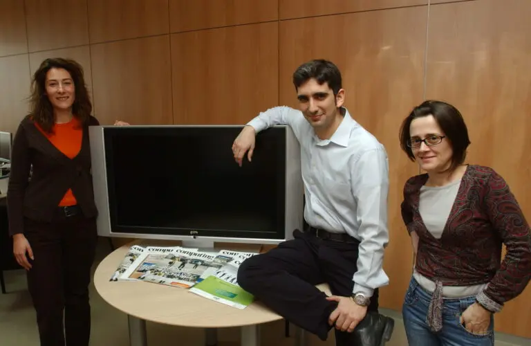 José Antonio López Alonso, agraciado con el premio Satisfacción de Lectores COMPUTING 2007, junto con parte del equipo de este semanario.