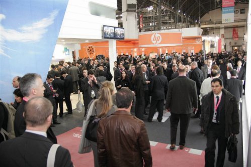 Las redes sociales impulsan el negocio de los móviles