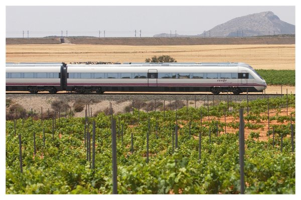 Renfe toma a la banca como referente de su transformación