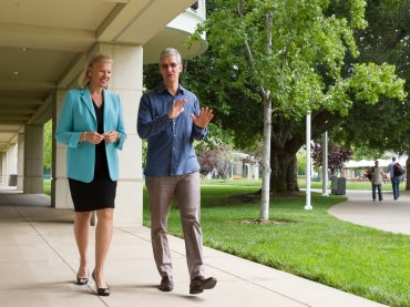 Tim Cook, CEO de Apple y Ginni Rometty, CEO de IBM.