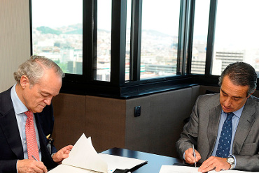 firma de acuerdo entre Ametic y Caixabank