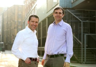 Alberto Spinelli (izq.), Director de Servicios Digitales de Canon Europa y Nicholas Babaian (der.), consejero delegado y cofundador de Lifecake