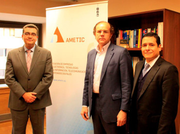 De izq. a dcha., Antonio de Lucas, Alejandro Alonso y Gabriel López