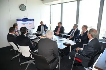 Javier de la Cuerda, con el consejo asesor de Structurit