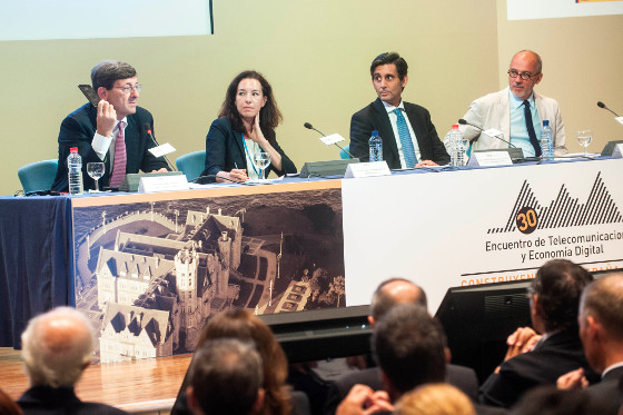 Vittorio Colao (Vodafone) Fiona Maharg-Bravo (Moderadora) J M Alvarez-Pallete (Telefónica) y Stéphane Richard (Orange)