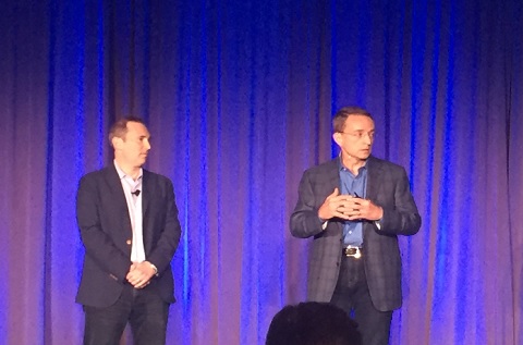 Andy Jassy, CEO de Amazon Web Services junto al CEO de VMware, Pat Gelsinger