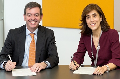 El Consejero Delegado de Euskaltel, Francisco Arteche, y Pilar López, Presidenta de Microsoft Ibérica, durante la firma del acuerdo