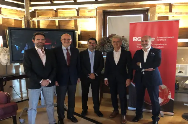 Enrique Benayas (ICEMD), Antonio Barros (Intercom), Félix de Ana (Grupo PSA), Rafael de Juan (Dulcesol) y Enrique Ruiz (RGA re).