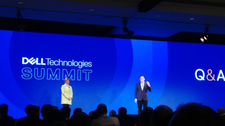 Jennifer Felch, Chief Digital Officer, y Michael Dell, CEO y Presidente de Dell Technologies.