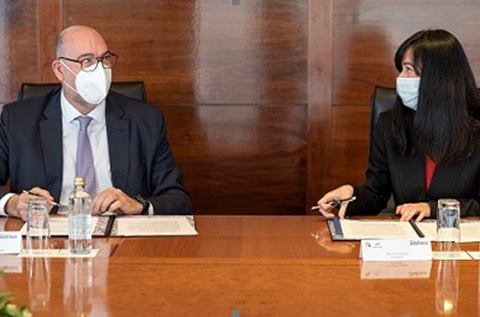 Emilio Gayo, presidente de Telefónica España, y Belén Gualda, presidenta de Navantia