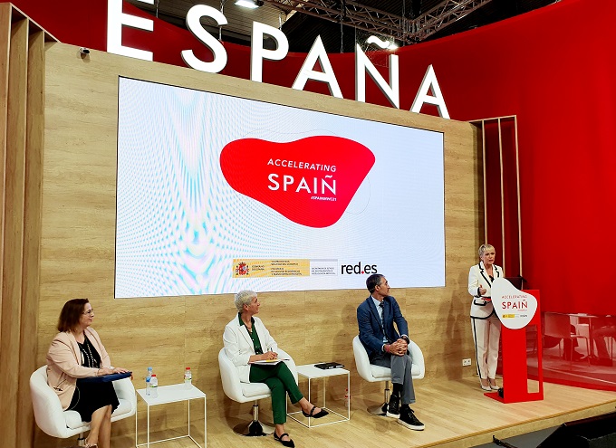 Carme Artigas, Secretaria de Estado de Digitalización e Inteligencia Artificial, en la presentación de la iniciativa de INCIBE en el MWC 2021.