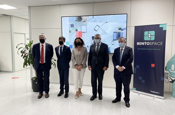 De izda a dcha: Josep Aracil, Inetum; Juan Carlos Crespo, Inetum; Elena Liria, Madrid Digital; Carlos Izquierdo, Comunidad de Madrid; y Carlos Muñoz, Inetum