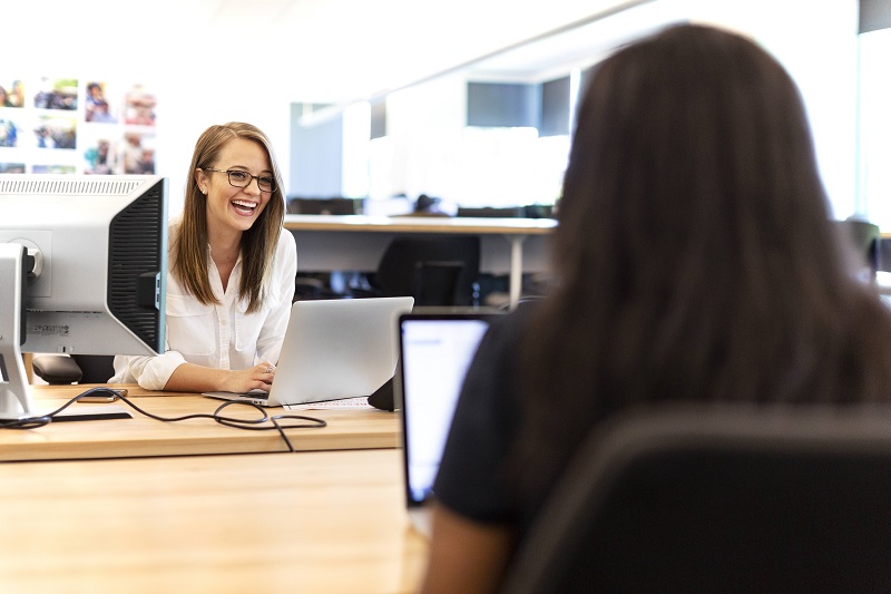 Pautas para impulsar el empleo TIC femenino