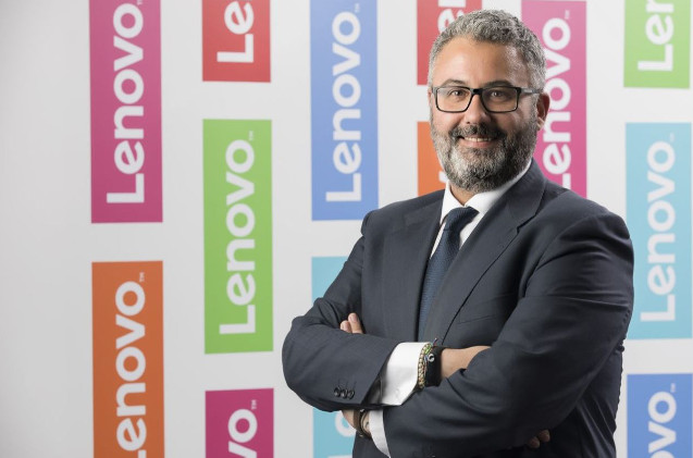 Miguel Hernández, de Lenovo. 