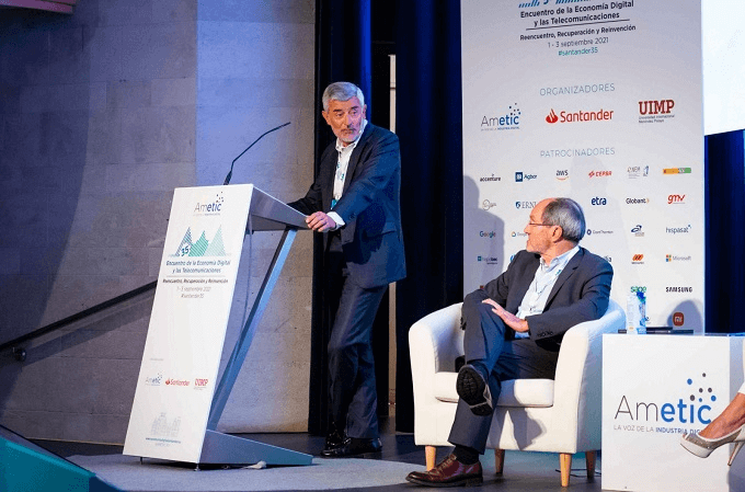 Ángel Rivera, director general de Banca Comercial de Banco Santander España. Fuente: AMETIC. 