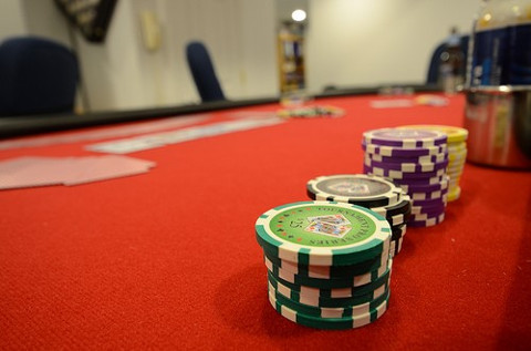 Poker Table by (CC BY 2.0).