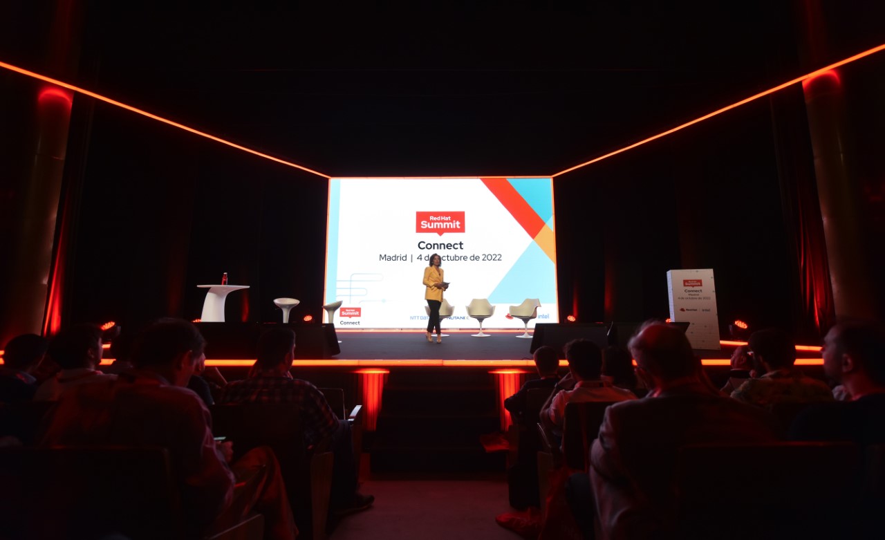 Julia Bernal durante el evento Red Hat Summit Connect 22